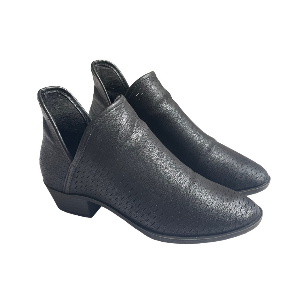 𝅺Madden Girl Blaine Black Perforated Pull On Ankle Boots Women’s Size 7